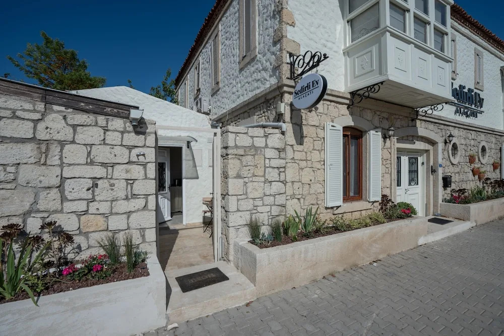 Sedirli Ev