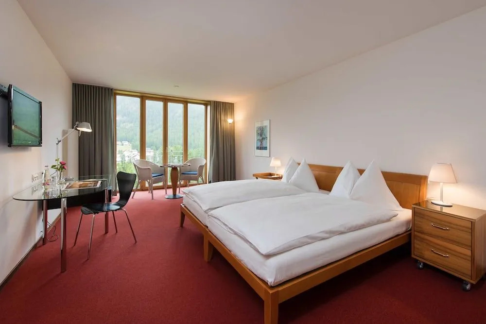 Hotel S