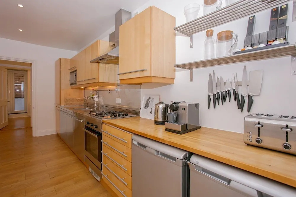 Modern Flat in West Kensington