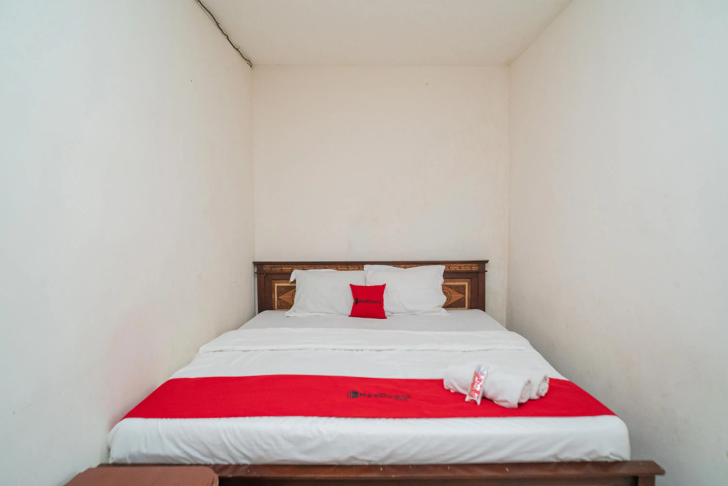 RedDoorz Syariah near Predator Fun Park Batu 2