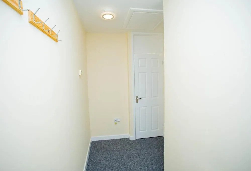 Beautiful two Bedrooms Ensuite Apartment