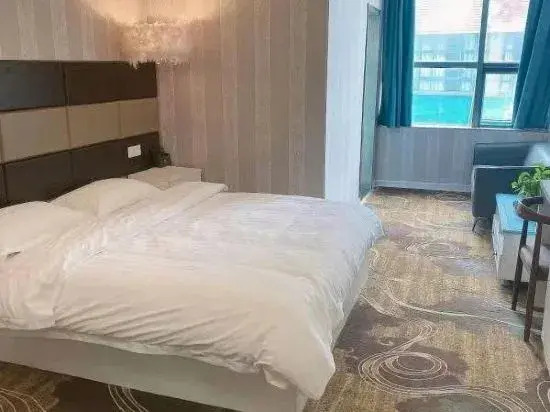 Loft Holiday Hotel (Lianyungang Minzhu Road Old Street Branch)