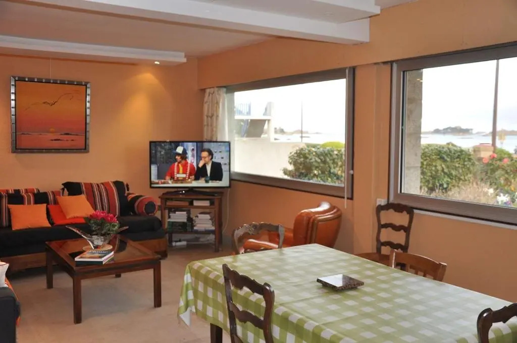 Appartement Belle Vue Mer Avec Wifi Et Cour Close Tregastel - Ref 42