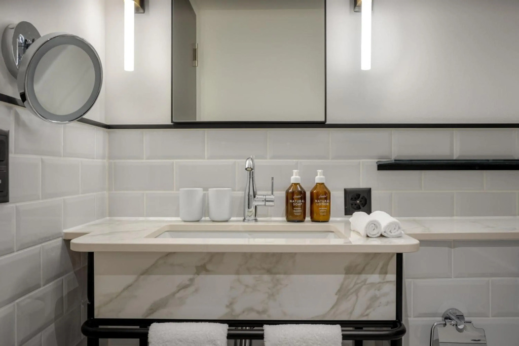Neues Schloss Privat Hotel Zurich, Autograph Collection
