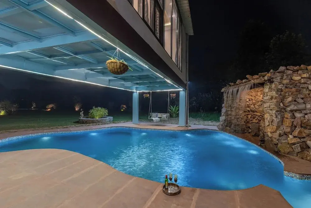 ELIVAAS 3 BHK Handa's Getaway with pool