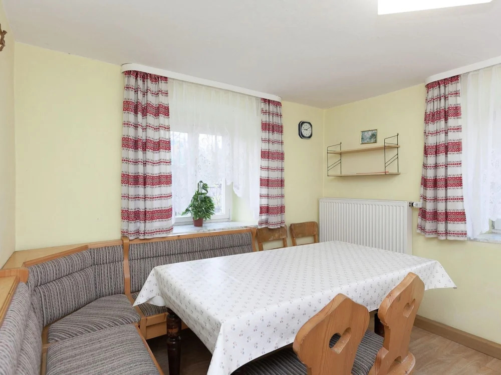 Ferienhaus mit Garten in Waldnähe