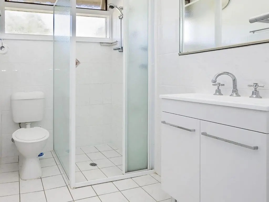 'Matilda' - Spacious & centrally located with great lake views