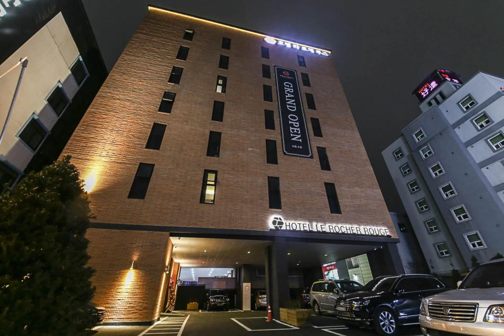 Lerocherrouge Hotel