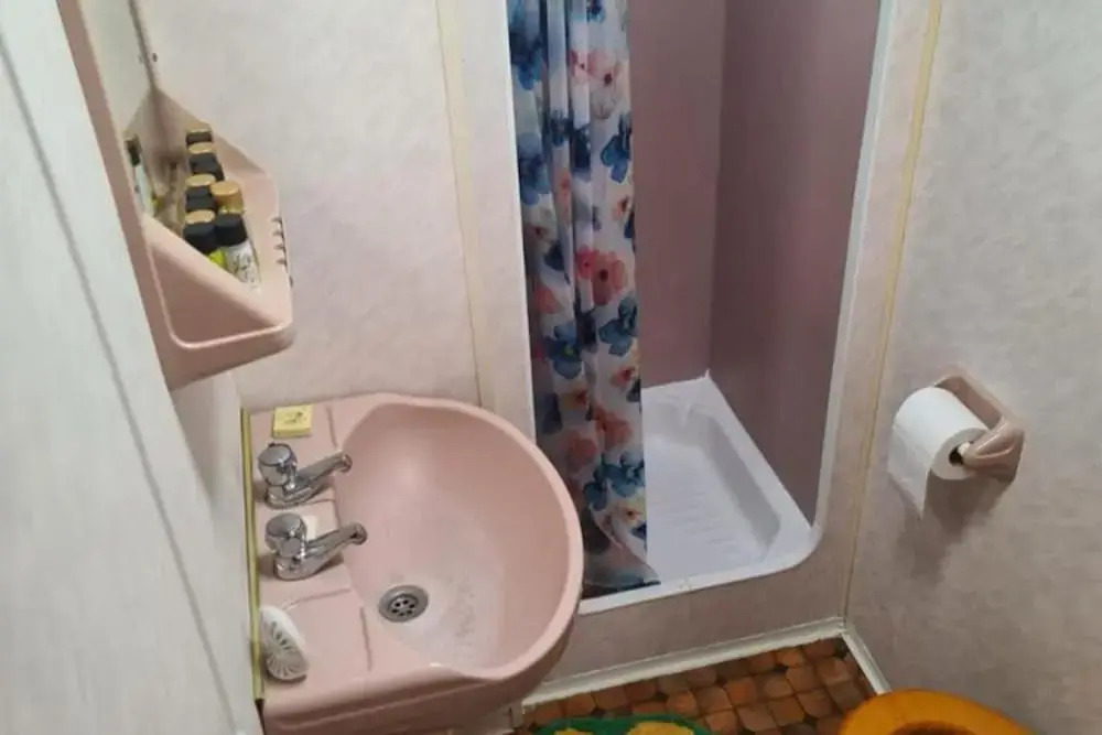 Cozy Cardiff Cabin Retreat Sleeps 6 by Aimee