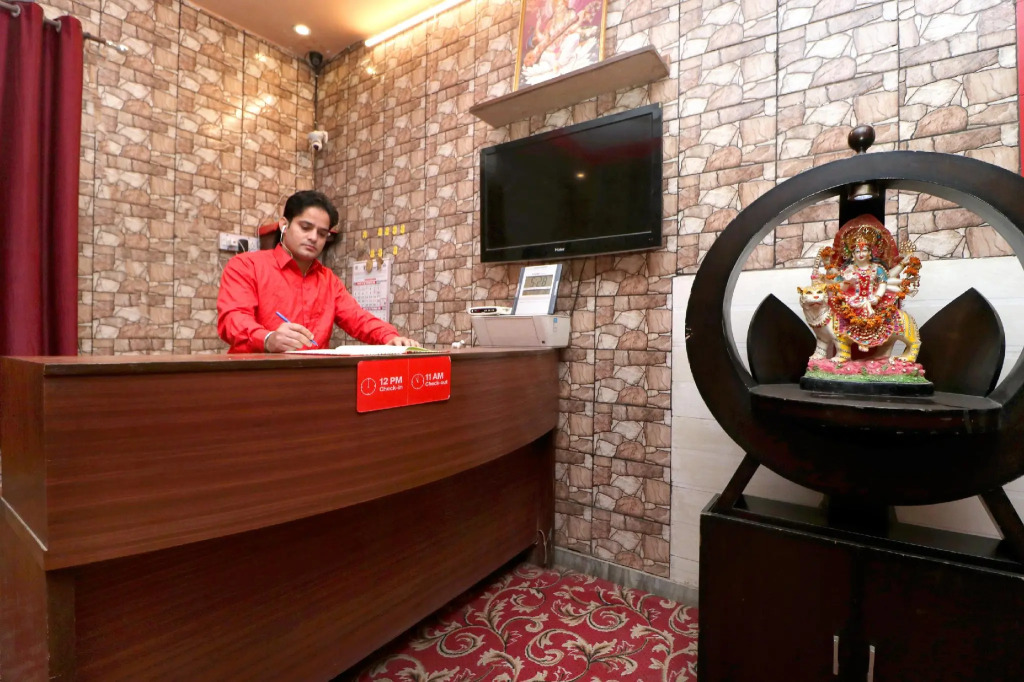 OYO 24066 Hotel Rr Villa