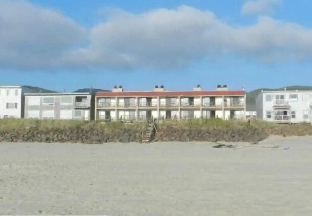 Tradewinds Motel