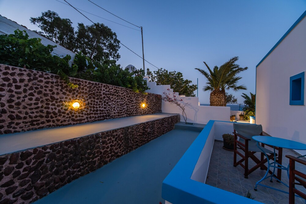 Ancient Thera Apartments
