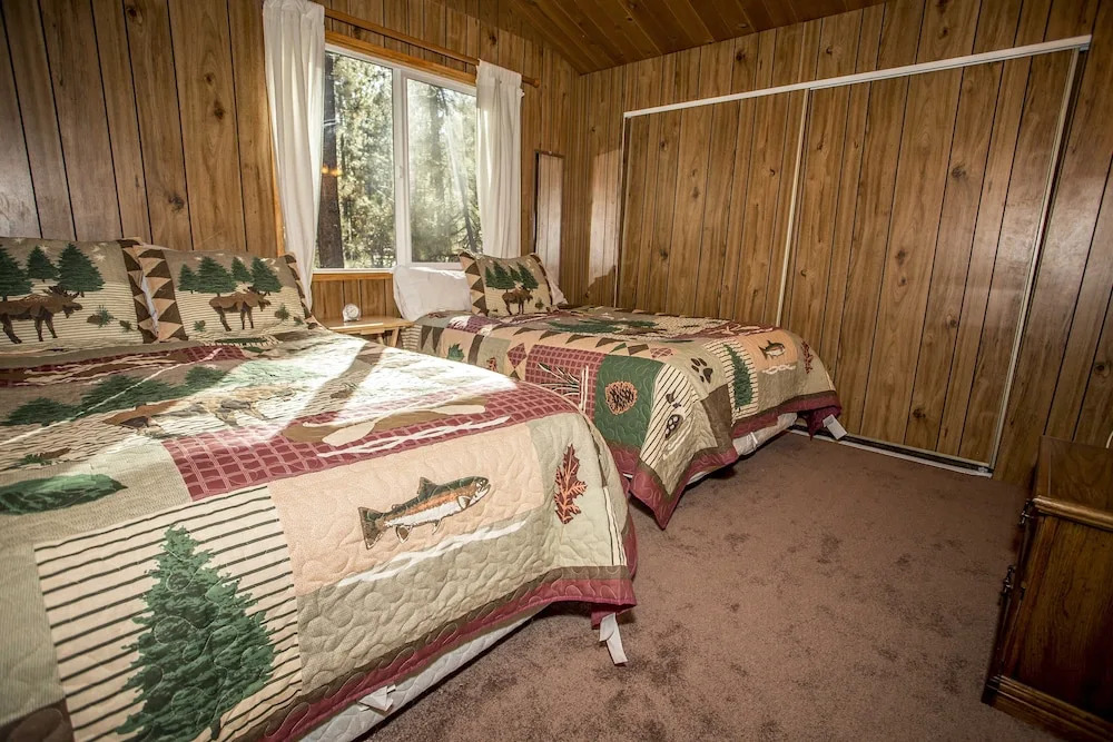 Just Right Cabin - 2 Br cabin by RedAwning