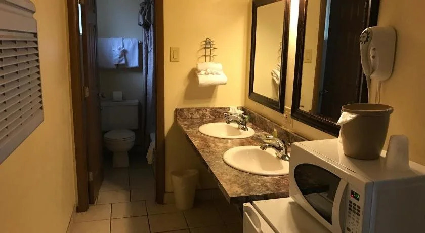 Frontier Lodge