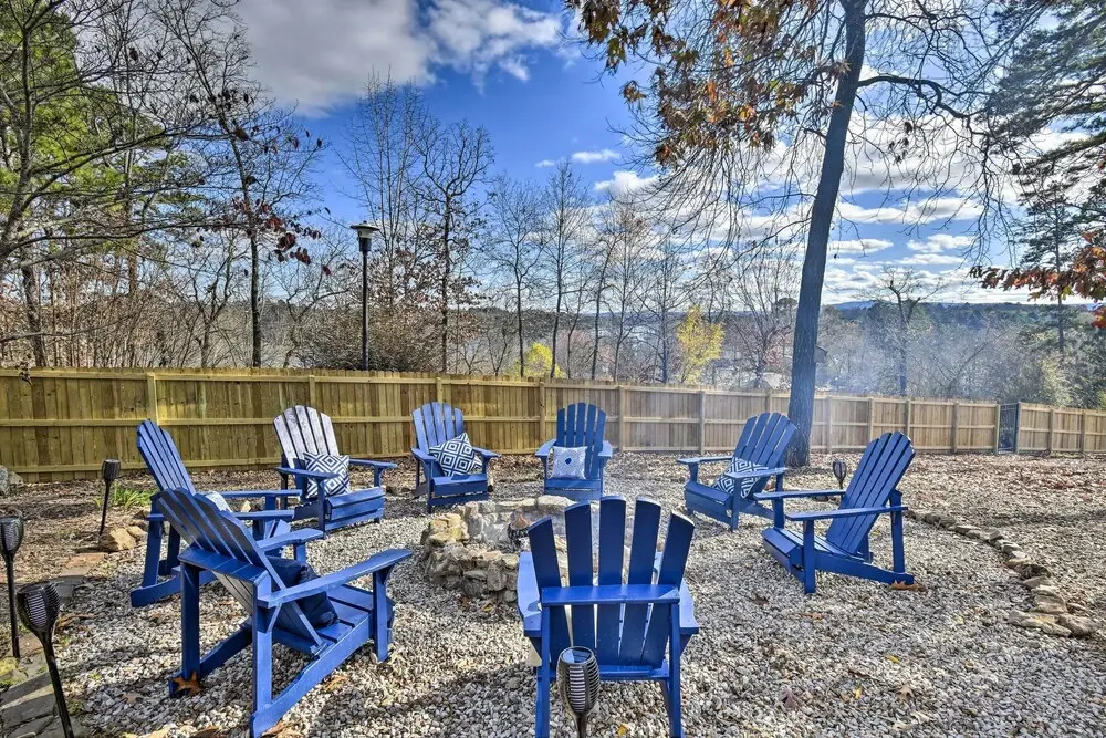 Hot Tub, Grill: Hilltop Log Cabin in Hot Springs!