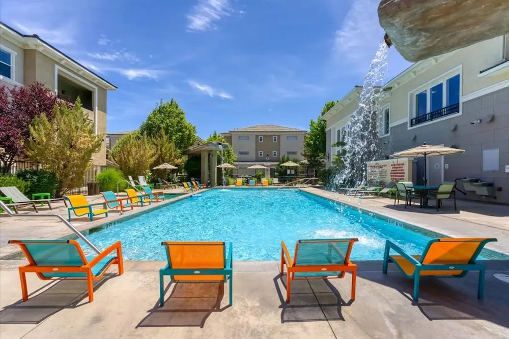 New Luxurious 1BR Apartment Heated Pool Spa Sauna