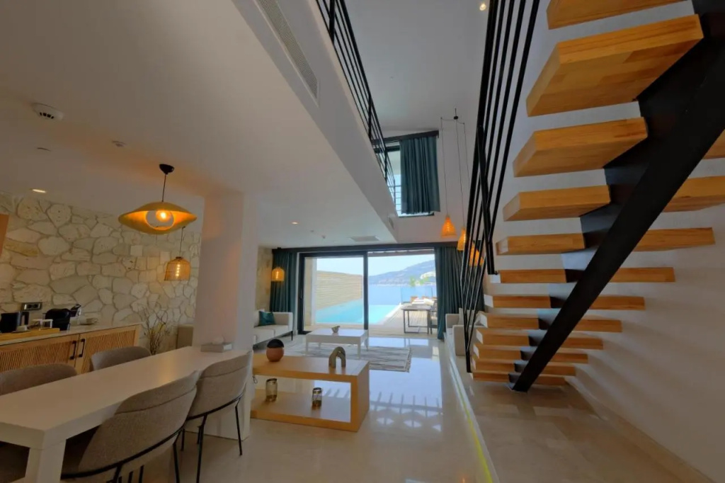 Lures Hotel