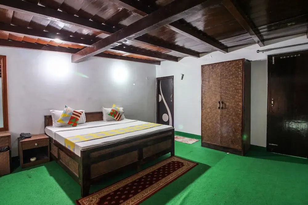 OYO 18758 Home Spacious Cottage Naini Lake