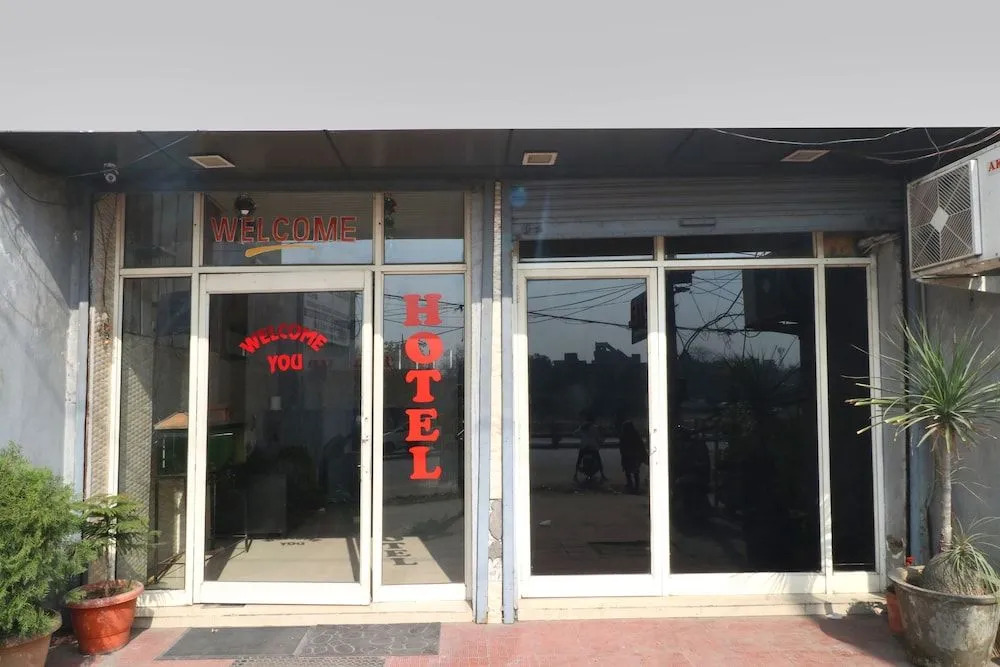 OYO 28691 Hotel Golden Star