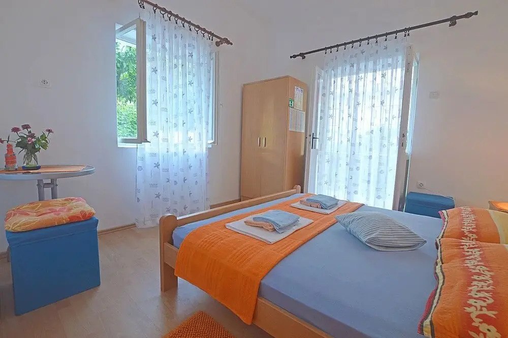 Apartment and Rooms Danica