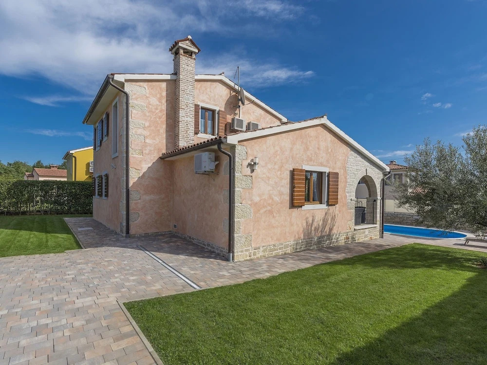 Villa with Private Pool Just 10 Minutes Drive From the Beach And Porec Center