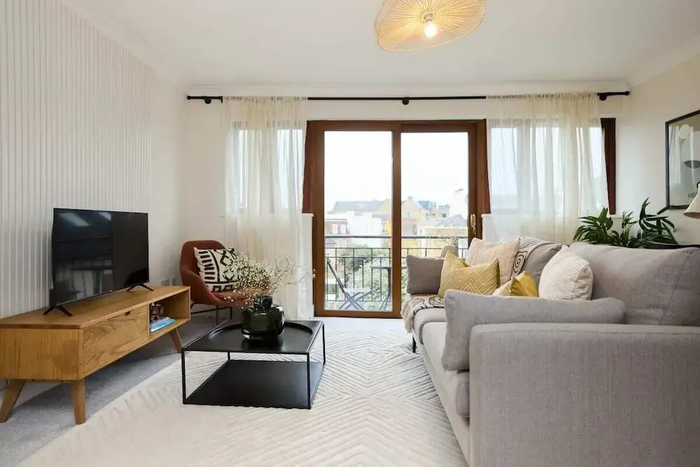 The Isleworth Place - Stunning 1bdr Flat With Balcony
