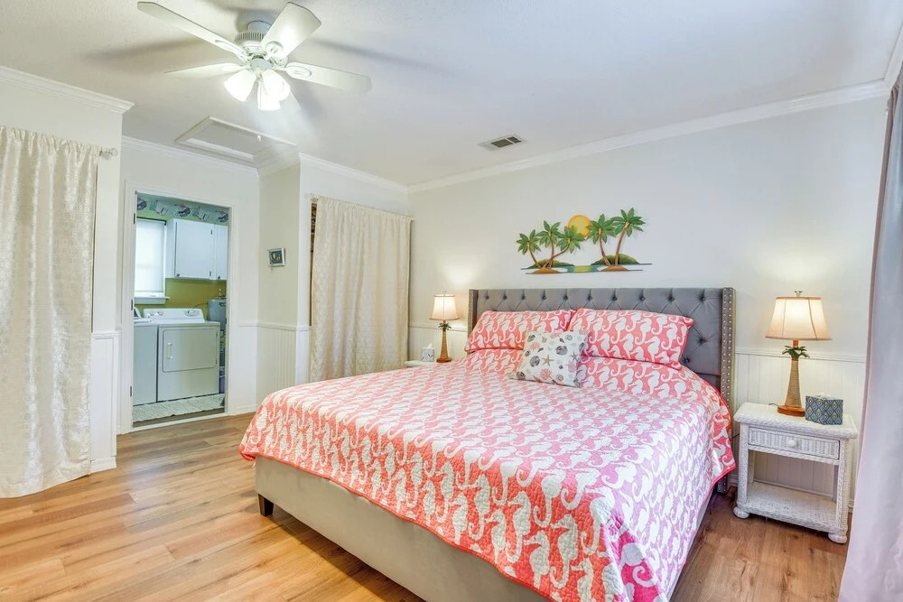 1 Mi to Anna Maria Island: Pet-friendly Retreat