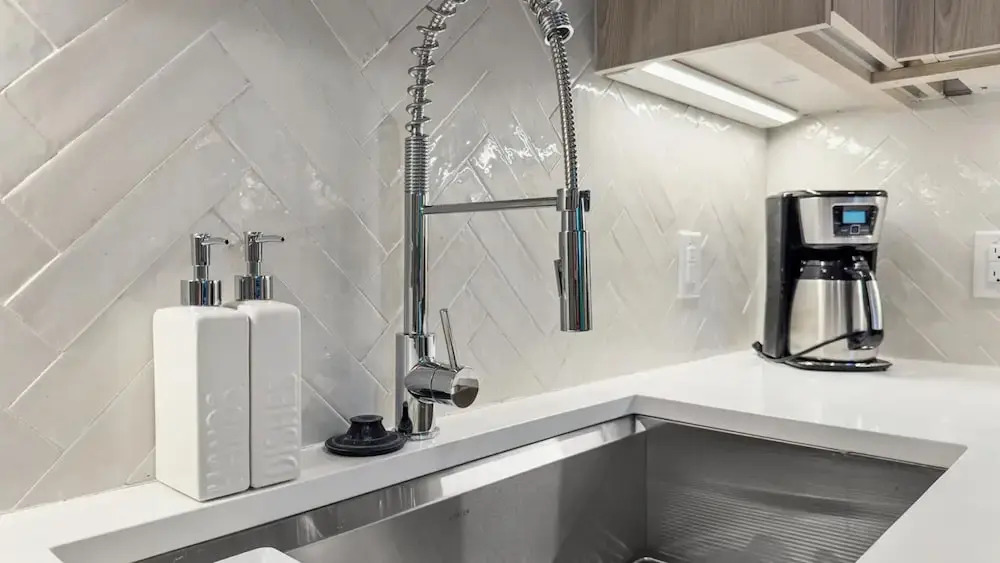 Upstay Newly Renovated Modern Apartment near SoCo