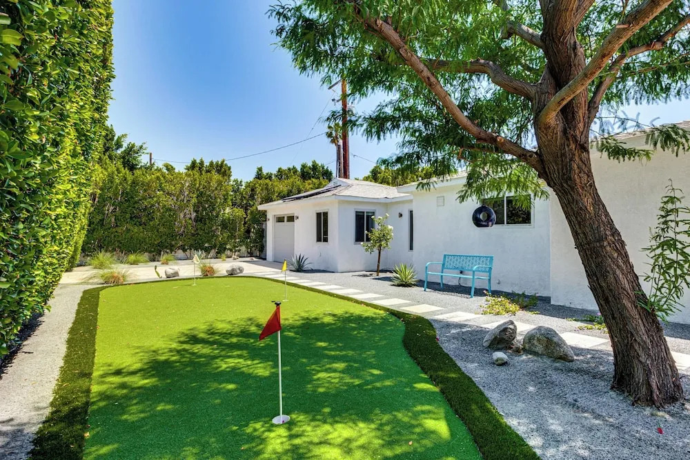 Putting Green & Outdoor Lounge! Palm Springs Home