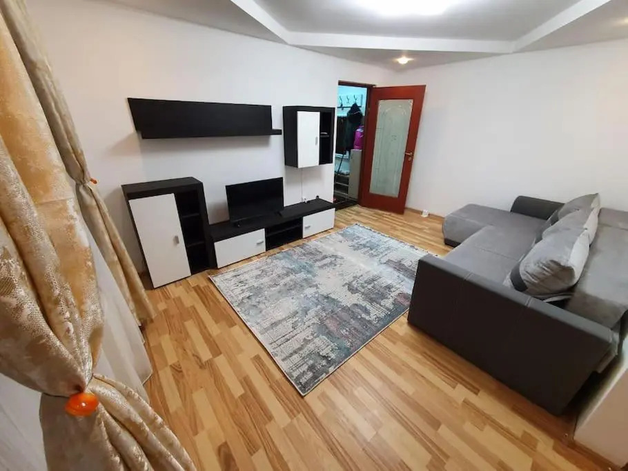 Apartament spatios, living+ 2 dormitoare