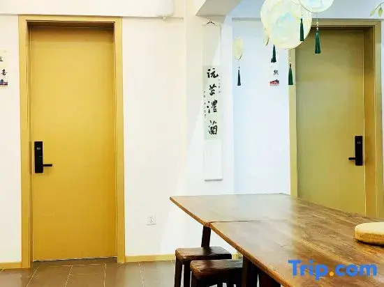 Kaifeng Yuanzhi Female Only Hostel (Gulou Square Qingming Riverside Scene Gallery)