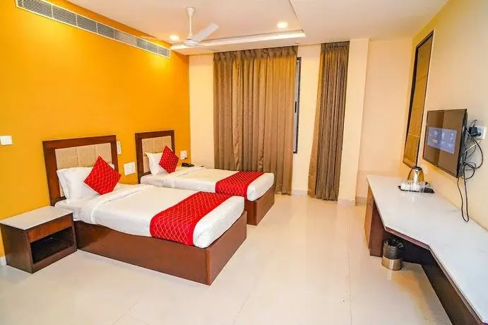 Fabhotel Prime Manor