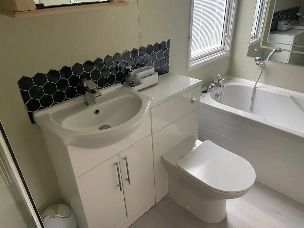 2 Bed Lodge Sleeps 5 - Pet Friendly, Wifi, Parking