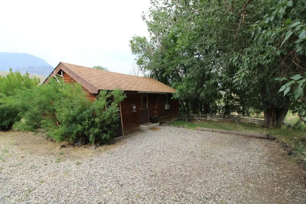 The Historic Wapiti Lodge