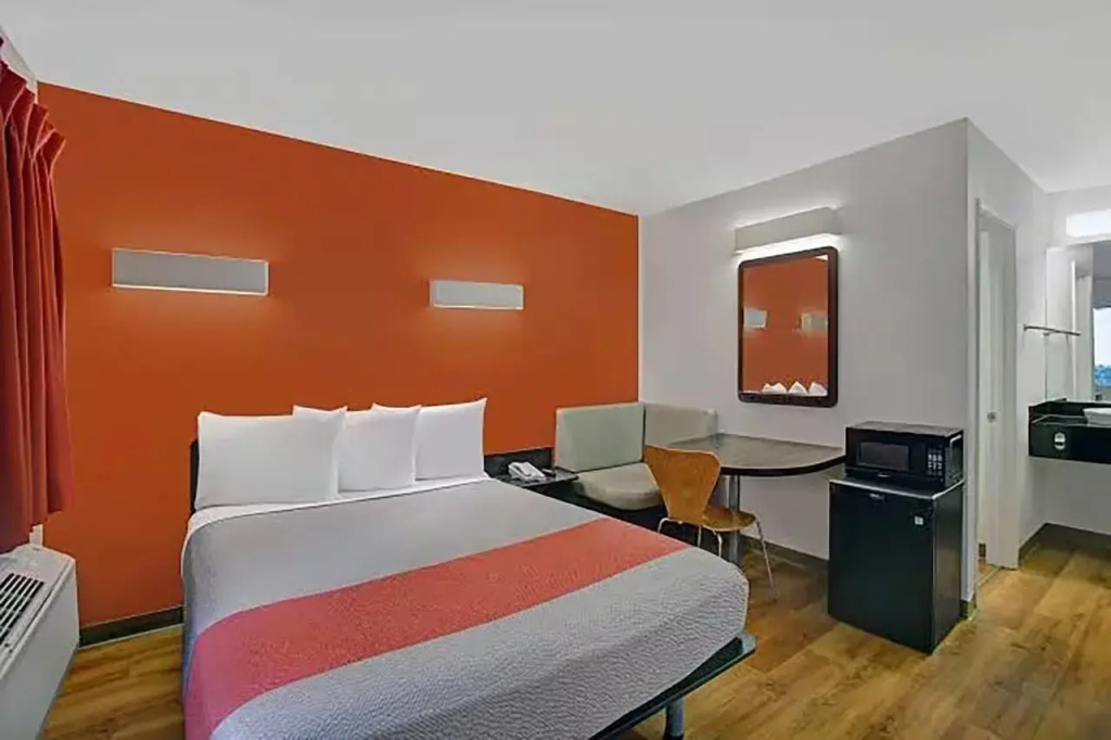 Super 8 by Wyndham Santa Clara