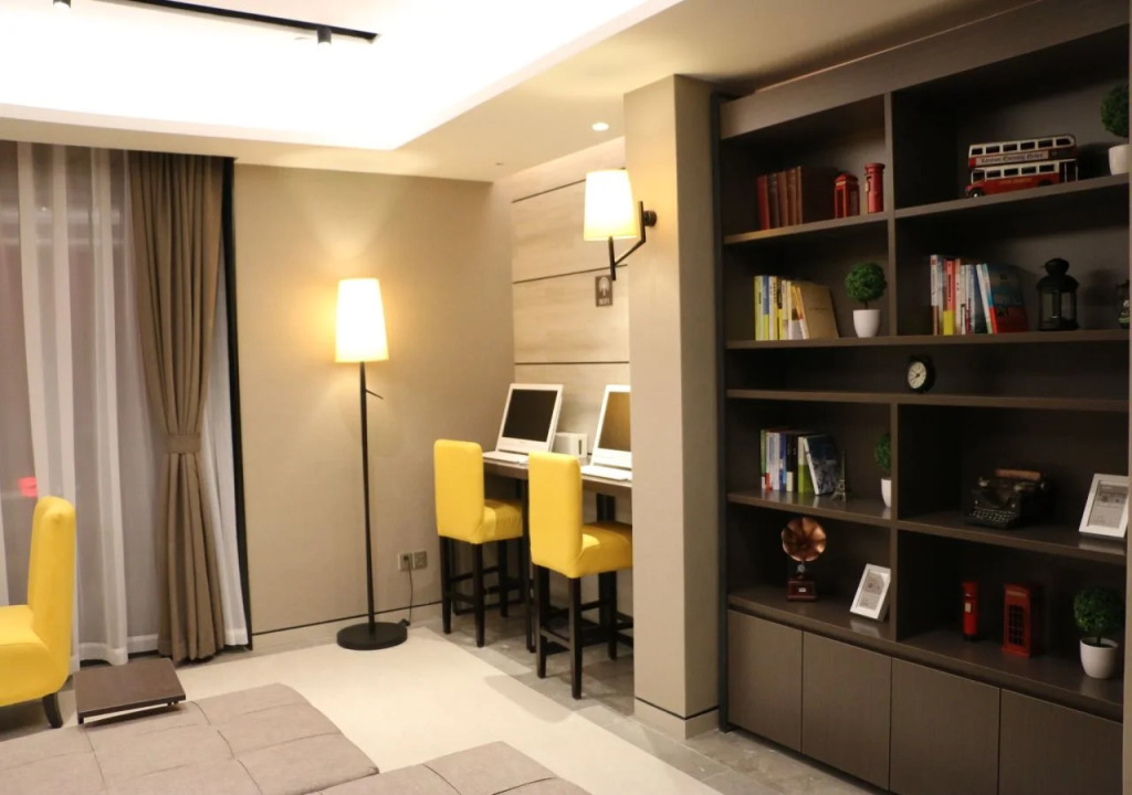 Отель Homeinn Plus Shanghai People Square East Jinling Road