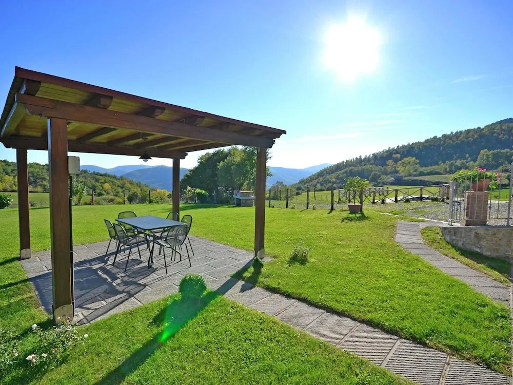 Villa with Private Pool near Cortona in Calm Countryside & Hilly Landscape