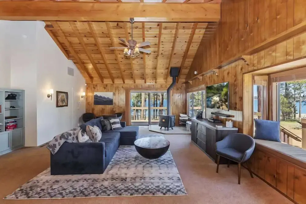 Sleeps 23 2 Homes, Lakefront, Private Dock, Hot Tub, Game Room, Swingset, View