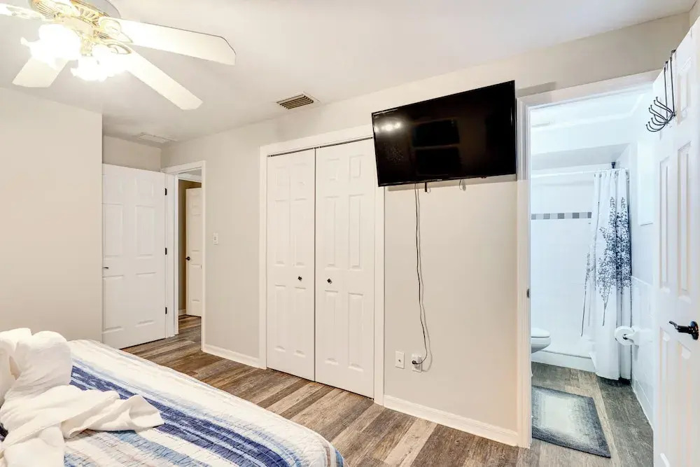 Poolside Retreat 2 Mi to Dtwn Cape Coral