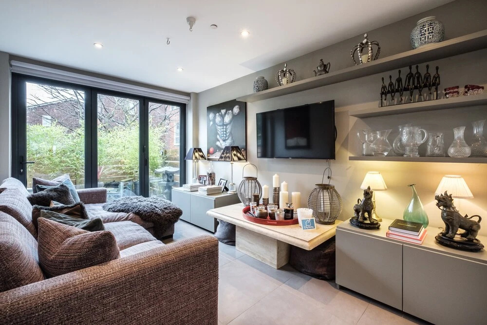 Contemporary Burntwood Grange Demeure - TFR