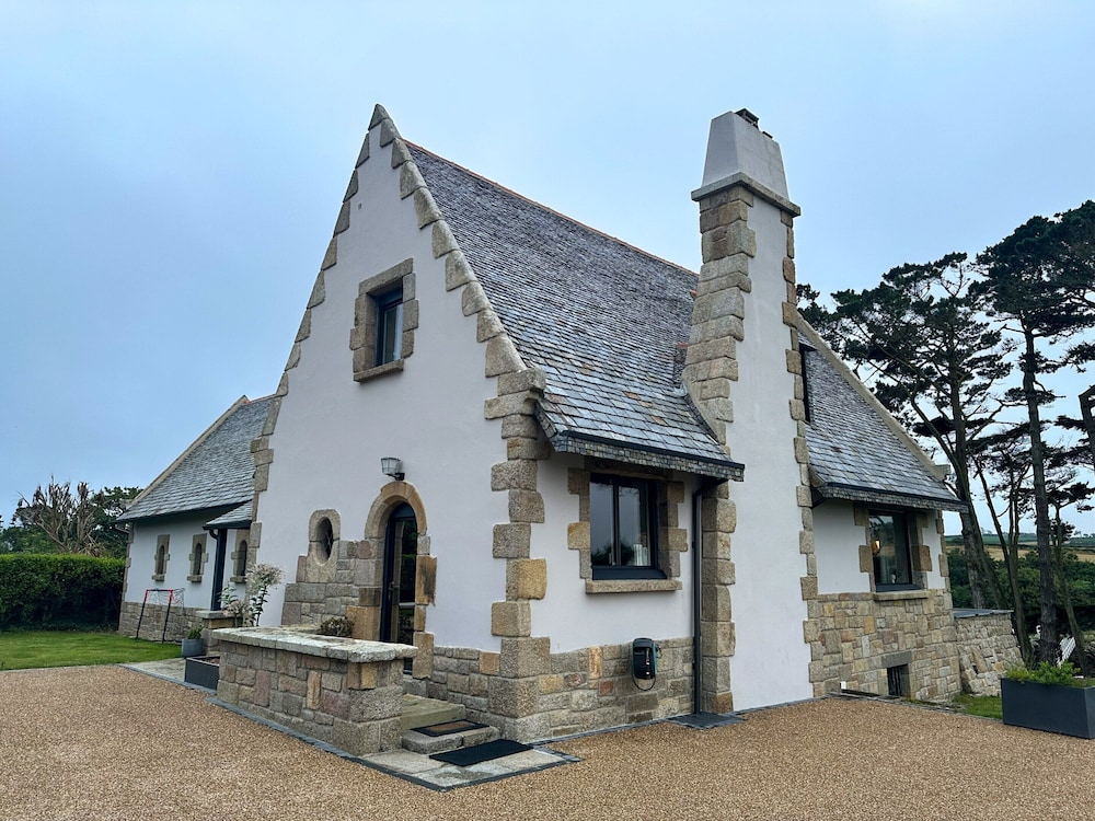 Character House With SPA and sea View