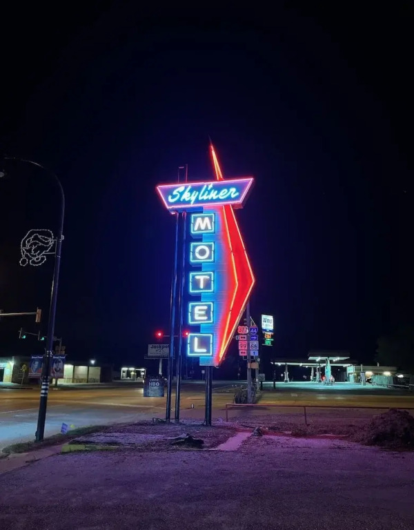 Skyliner Motel