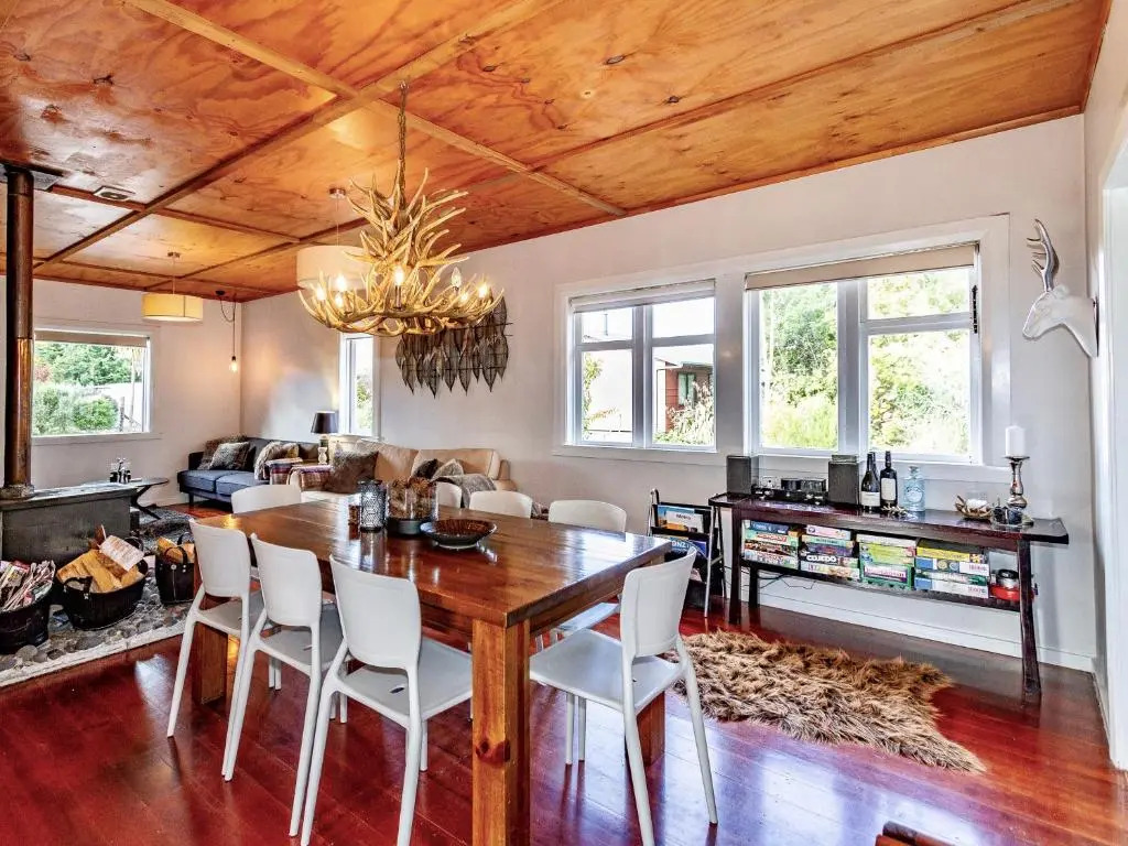 Stag & 3 Pigs - Ohakune Holiday Home