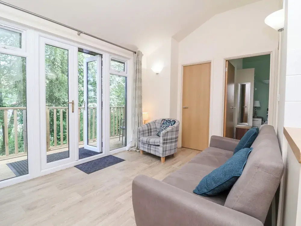 8 Manleigh Park