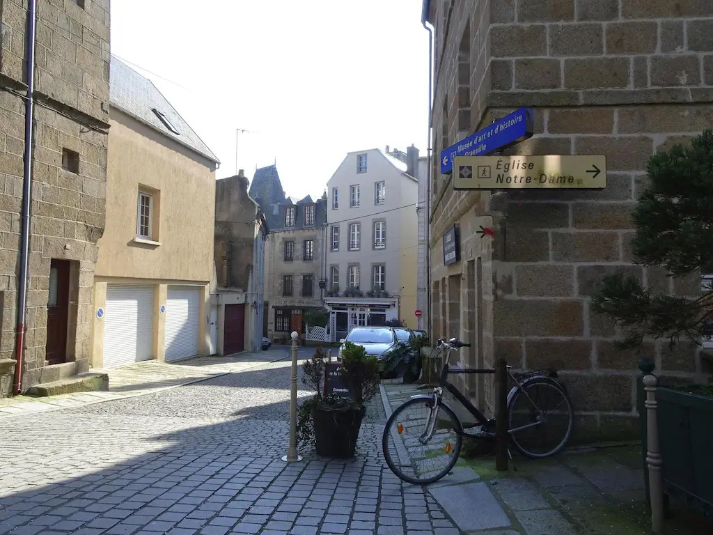 Semi-detached House, Jullouville