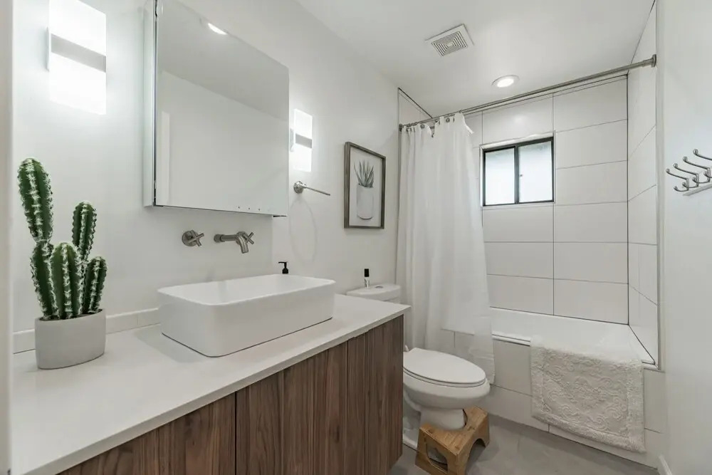 The Palms: Spacious 4-BR Retreat with Hot Tub near Gilbert by RedAwning