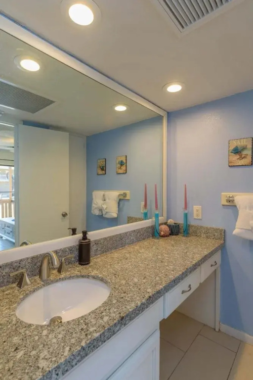 Beachfront 1br Condo W/ King Bed Sleeps 4 1 Bedroom Condo