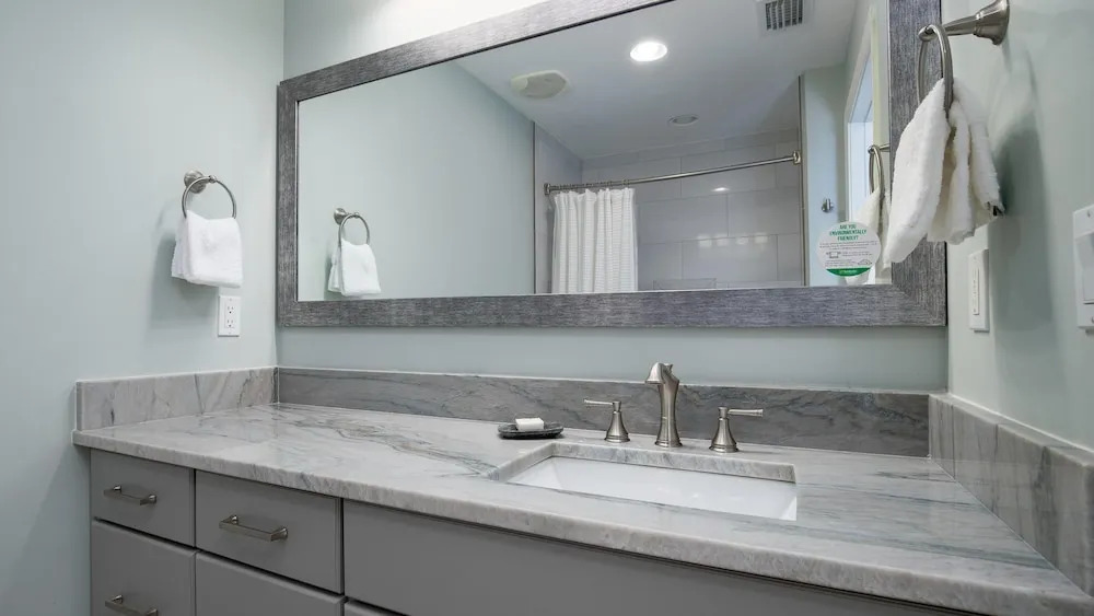 Luau I 7402/7404 - Flr14 - 3BR 3BA - "hurry Sundown"