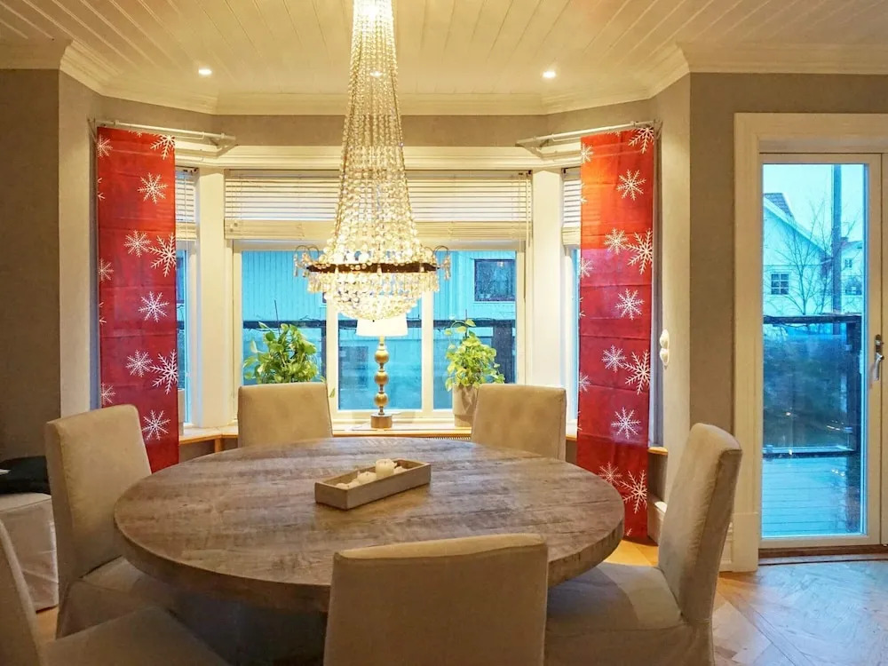8 Person Holiday Home in Kungshamn