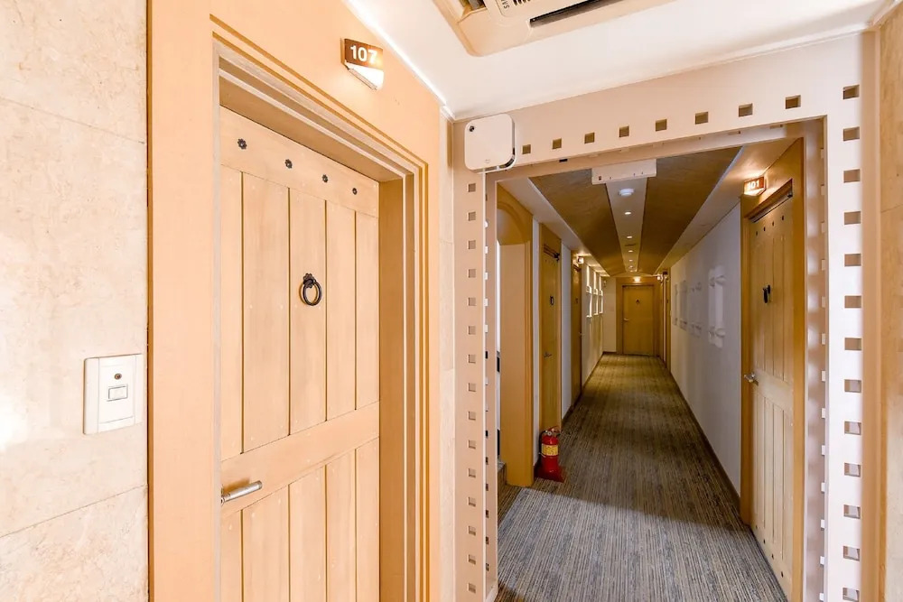 S Hotel